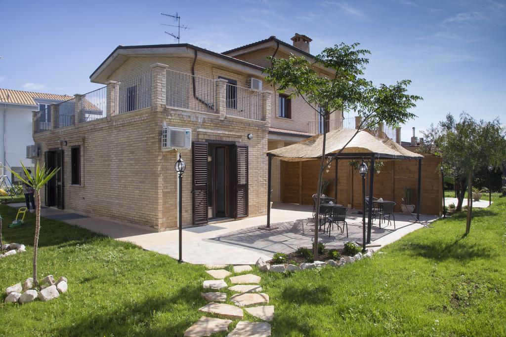 Villa Saraceni 瓦斯托 外观 照片